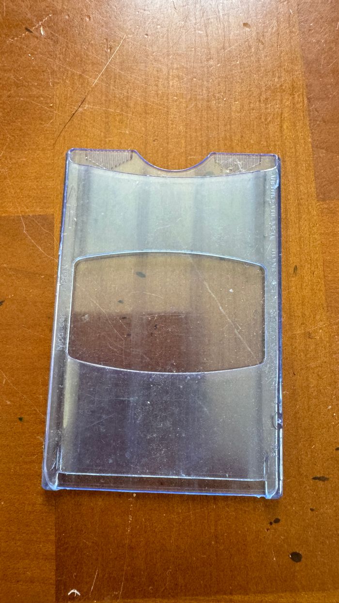 Protection carte en plastique