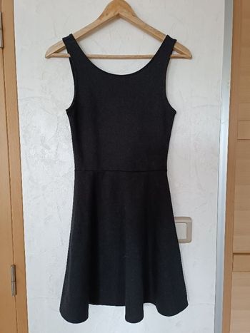 robe noire a bretelles