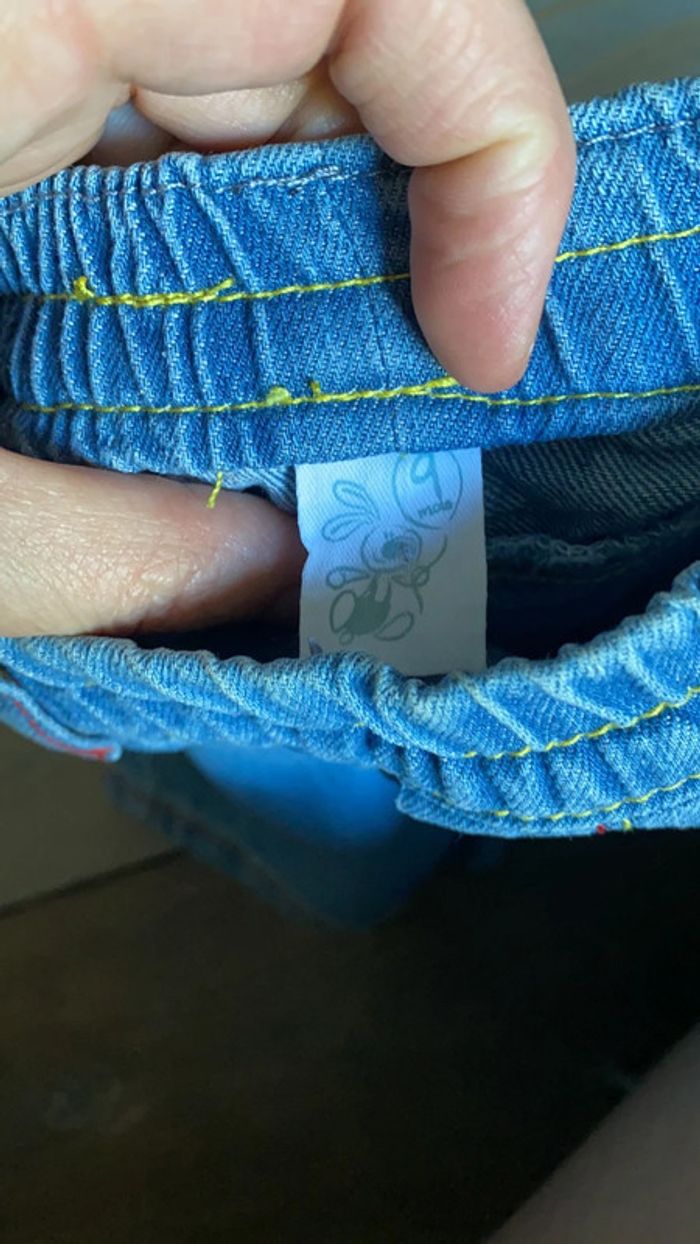 Short jeans 9 mois coutures jaunes et rouges - photo numéro 2