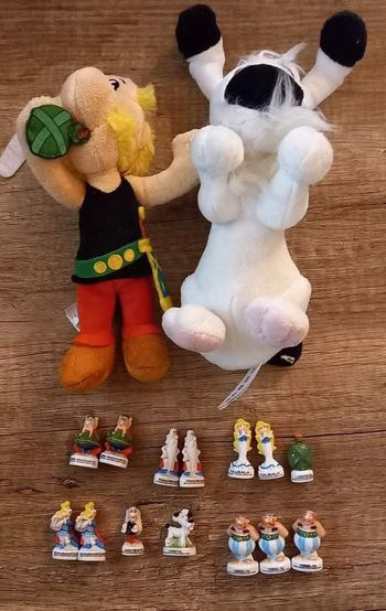Lot peluches et figurines asterix et obelix