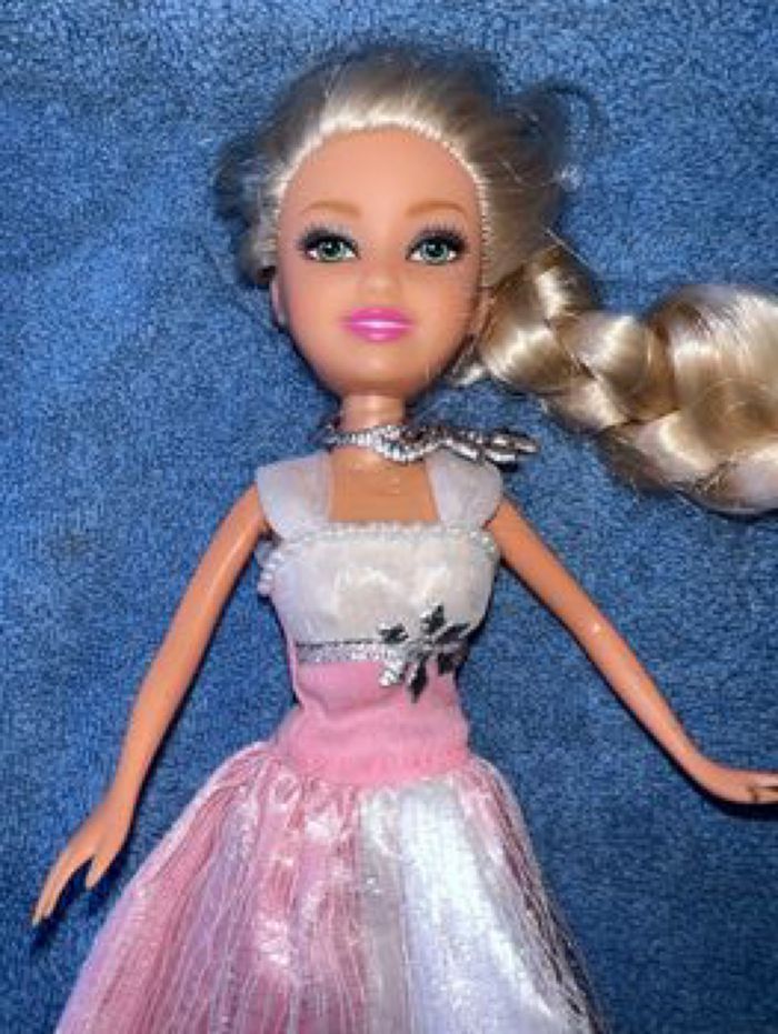 Poupée robe de princesse - photo numéro 2