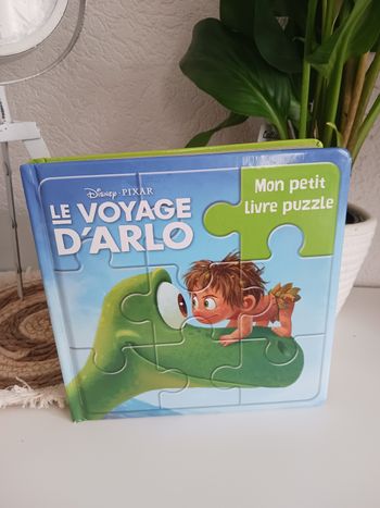 Livre puzzle le voyage d'Arlo