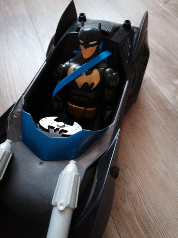 Voiture et figurines Batman - photo numéro 6