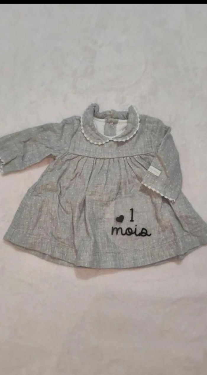 Robe 1  mois