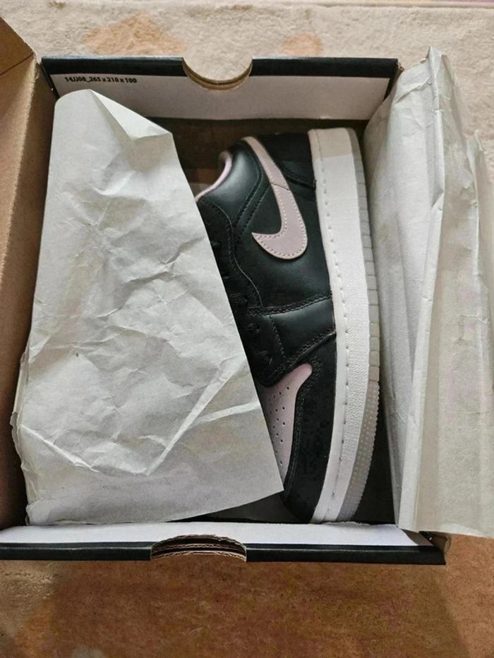 Air Jordan 1 low lila et noir Taille 38 - photo numéro 7