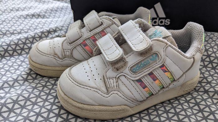 Lot 2 paires baskets Adidas T22 Bon état - photo numéro 5