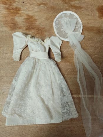 Robe de barbie dentelle vintage et chapeau