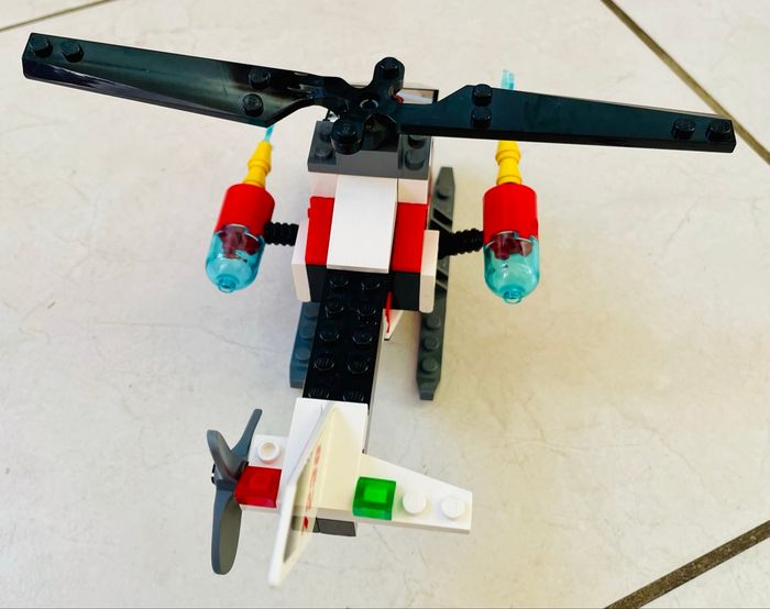 Lego 7238 - hélicoptère de pompiers - photo numéro 4