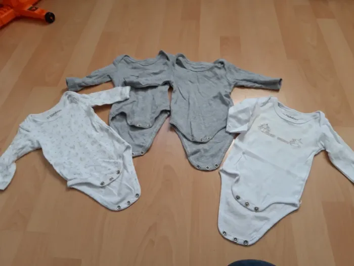 Lot de 4 bodies manches longues 3 mois