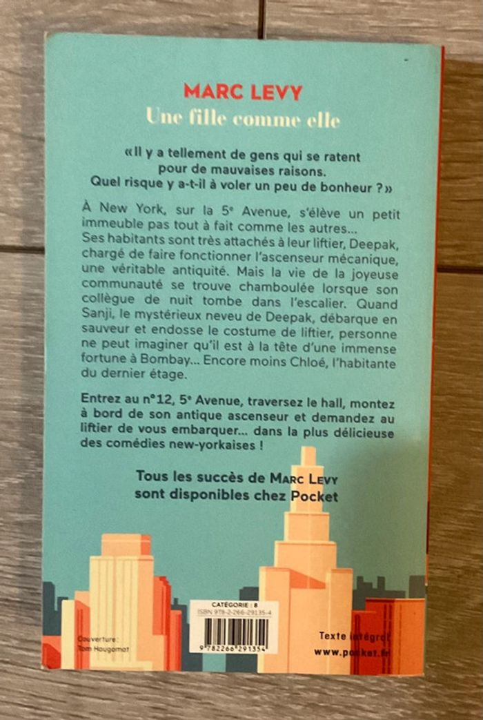 Livre de poche Marc Levy « une fille comme elle » - photo numéro 2