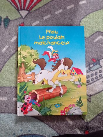 Livre pilou le poulain