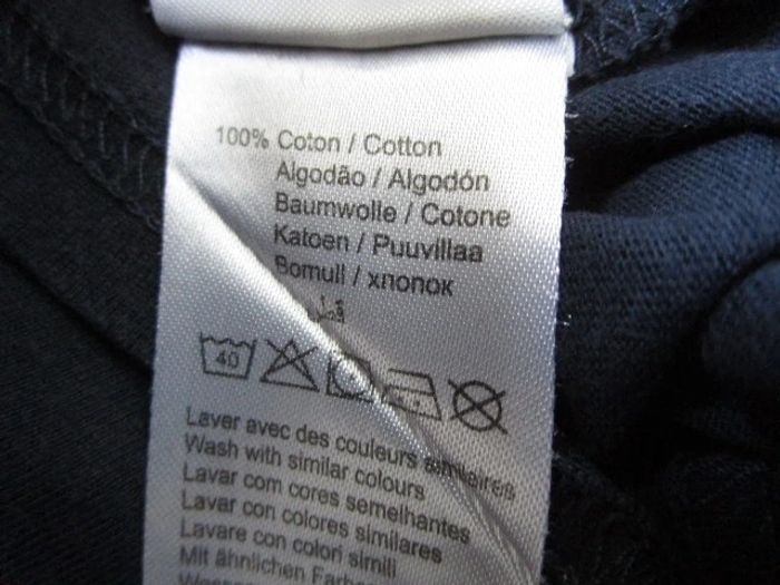 T-shirt marine NY Vertbaudet 6 ans TBE - photo numéro 6