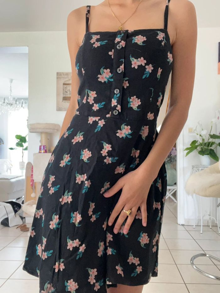 Robe noir à fleurs - photo numéro 2