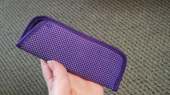 Etui à lunettes fin violet à pois