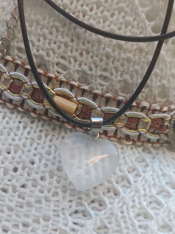 Collier cuir et coeur verre blanc
