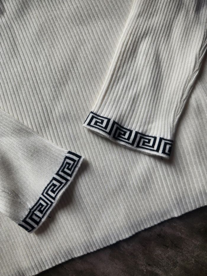 Pull blanc en V - photo numéro 2