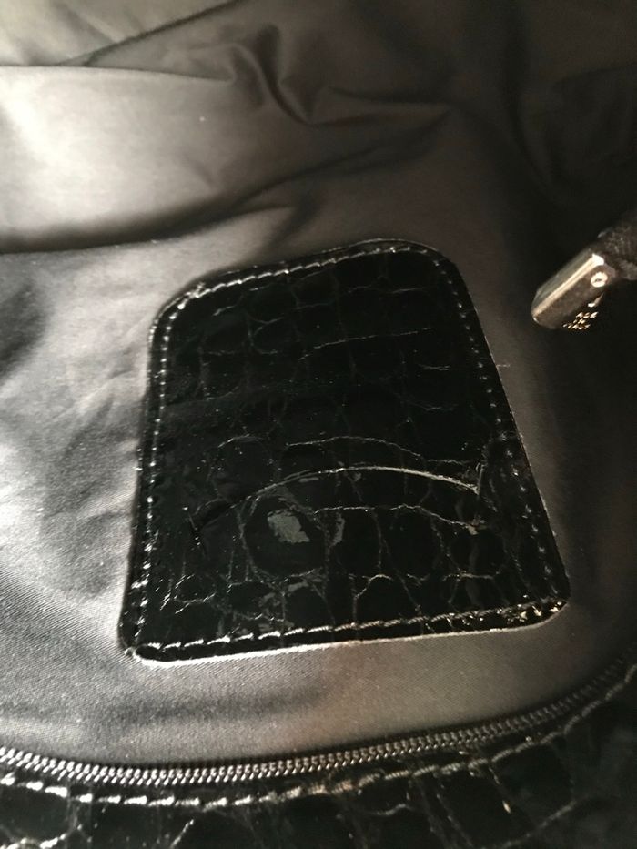 Très joli sac cuir vernis noir façon crocodile - photo numéro 5