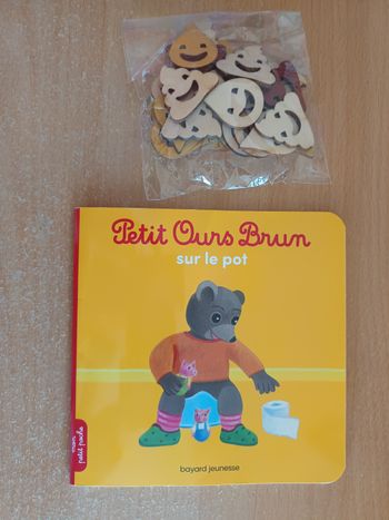 Patit Ours Brun sur le pot