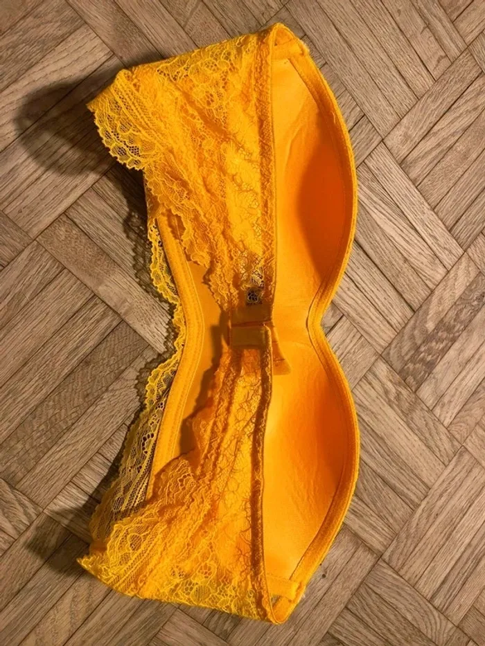 Soutien-gorge jaune sans bretelles 🔥 - photo numéro 2