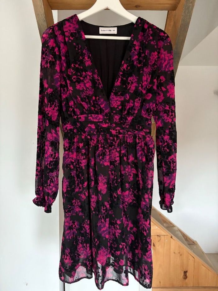 Robe noire et rose