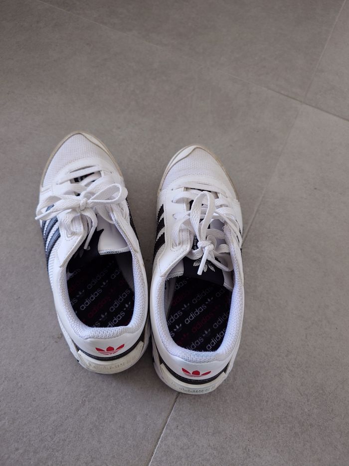 Basket adidas taille 37,5 - photo numéro 2