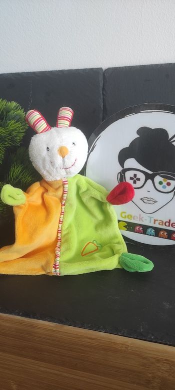 Doudou lapin vert orange carotte rayé rayure rouge baby club Plat Carré Ancien