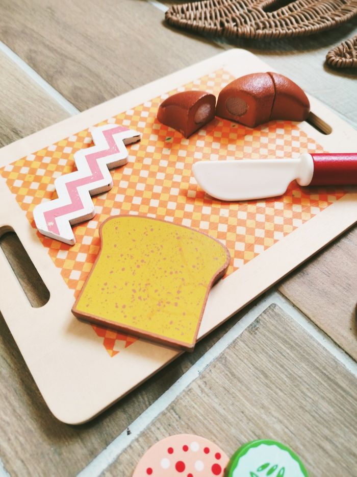 🥪Dinette sandwich à composer et divers aliments sur planche en bois - photo numéro 3