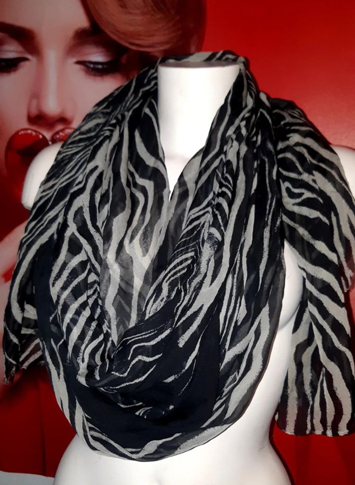 Foulard noir et gris rectangulaire femme printemps