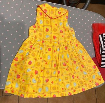 Lot fille vêtements Tee shirt/pantalon/robes