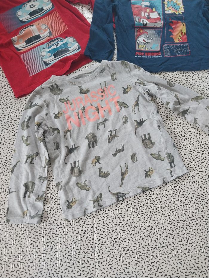 Lot 3 hauts pyjama garçon 5 ans – dinos, voitures & pompier - photo numéro 2