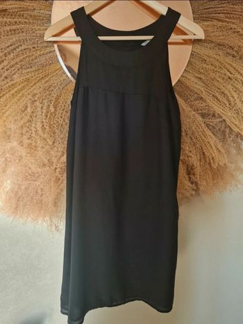 Très jolie robe noir taille 36 H&M
Excellent état 
Envoi rapide