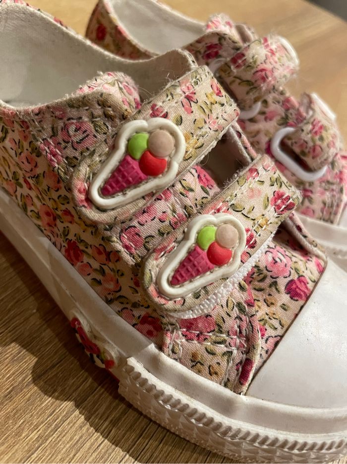 Baskets taille 23 - photo numéro 9