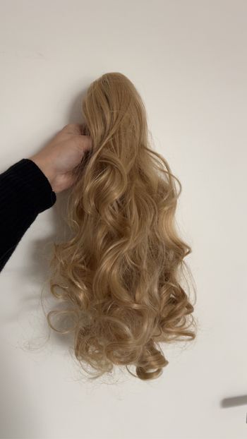 Rajout de cheveux bouclés à pince