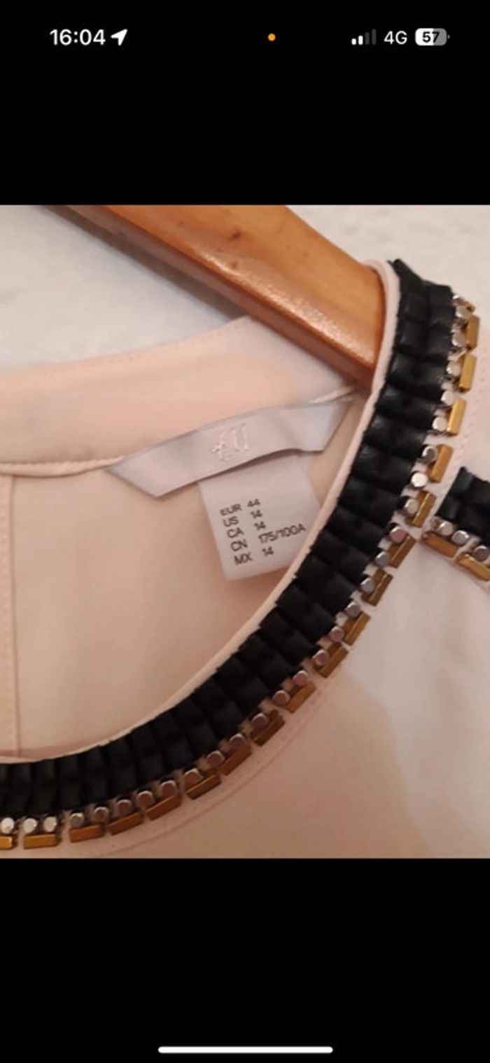 Blouse  H & M taille xl rose  poudré empiècement or et argent - photo numéro 3