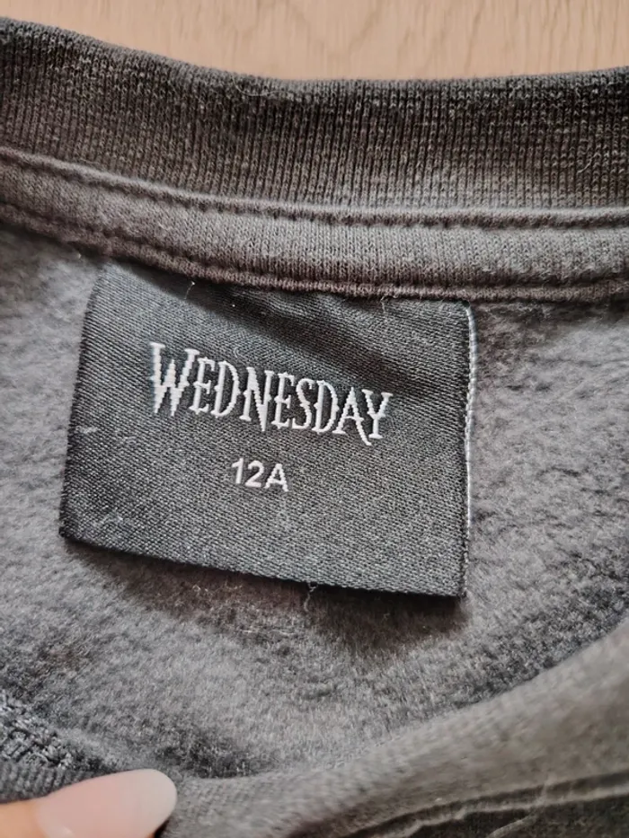 Sweat fille "Mercredi - Wednesday" - photo numéro 3