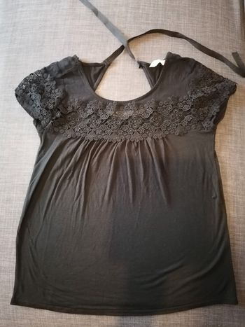 Joli top dentelle noir