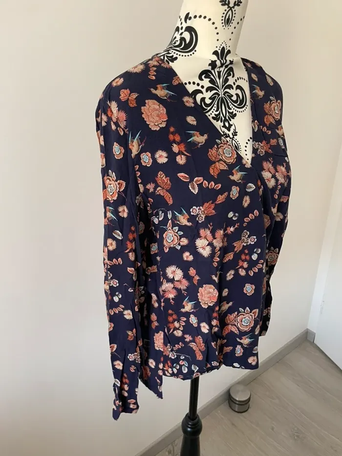 Blouse Camaieu marine à fleurs et oiseaux | Taille 40 - photo numéro 4