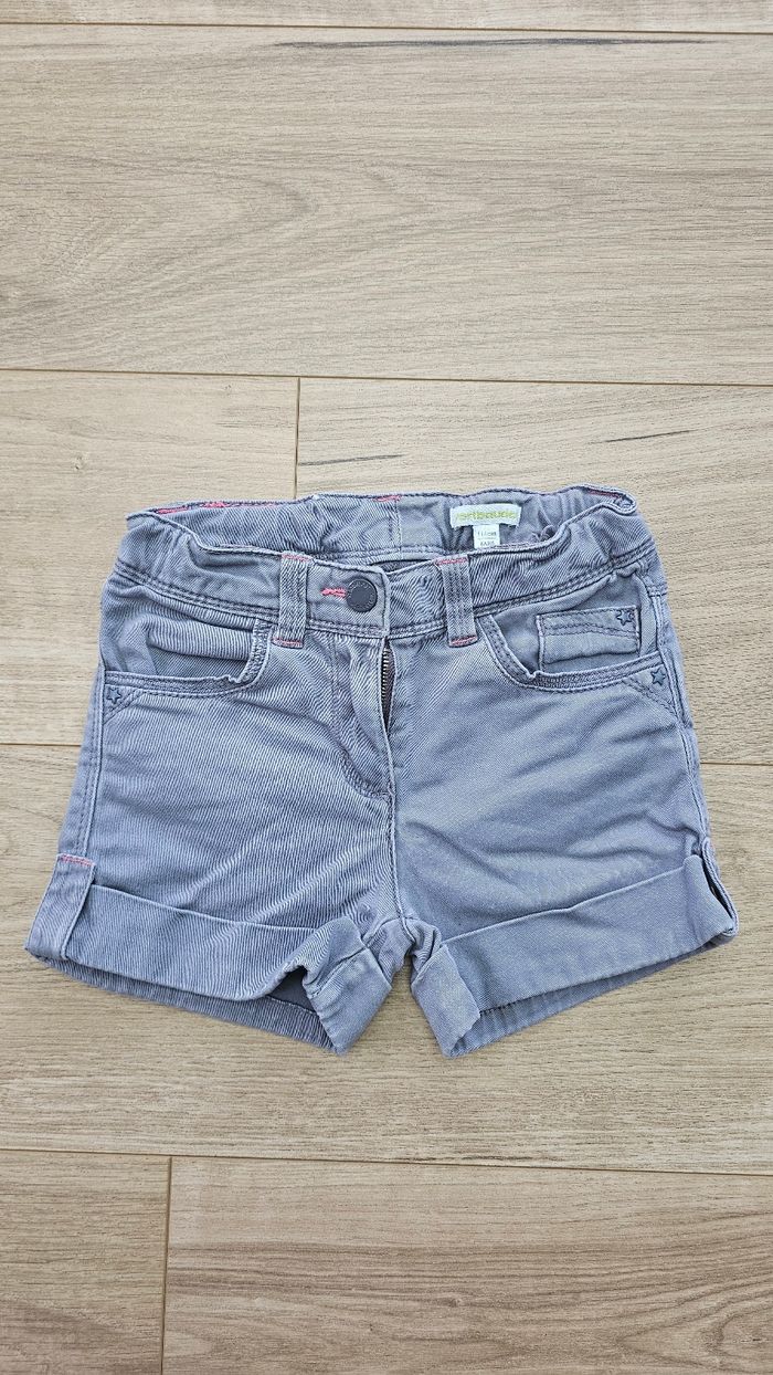 Short 👧🏽 6ans - photo numéro 1