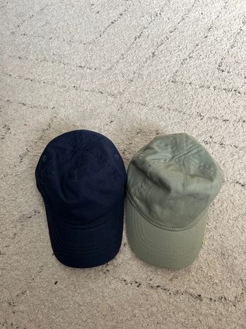 Lot de deux casquettes bébé