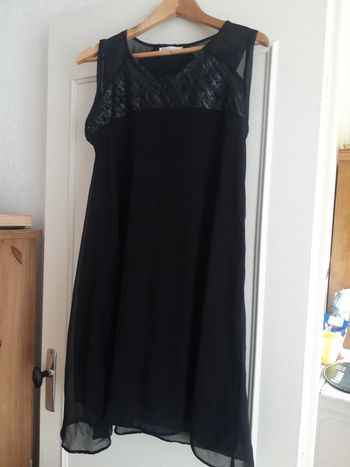 Robe noire à sequins
