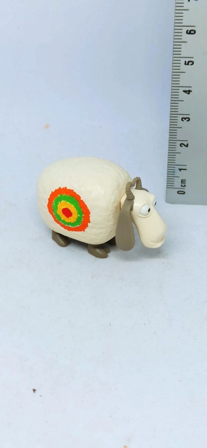 Mouton avec cible colorée sur son corps playmobil