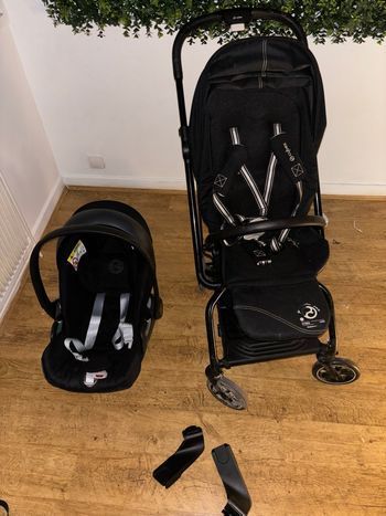 Duo poussette+cosy cybex eezy s twist 2 et cosy cloud Z2 noir