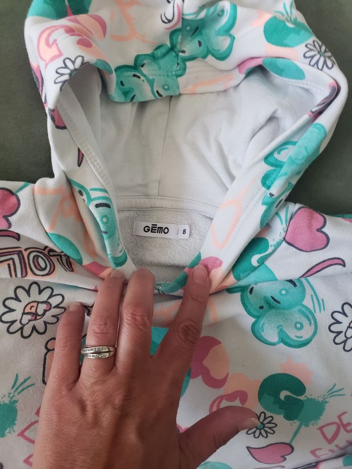 Sweat fille 8 ans gemo  très bon état - photo numéro 2