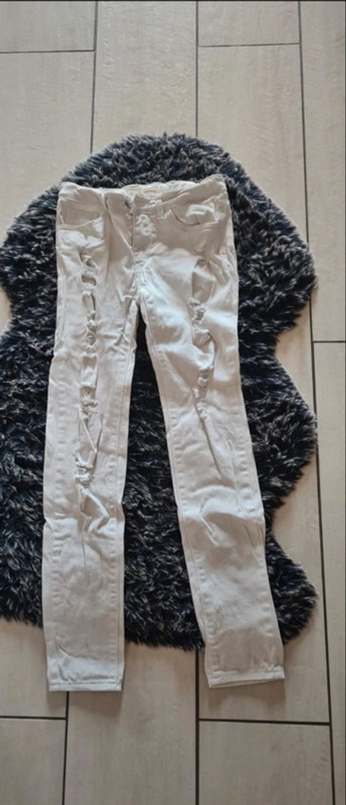 Jean troué Levis 710 super skinny