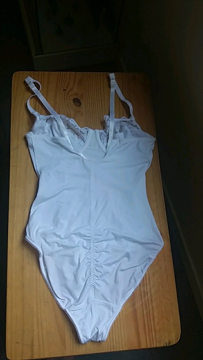Bodies blanc - photo numéro 4