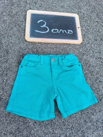 Short Tape à l'oeil taille 3 ans en très bon état