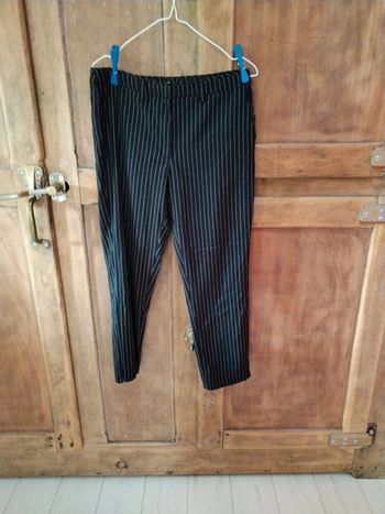 Pantalon noir rayé blanc