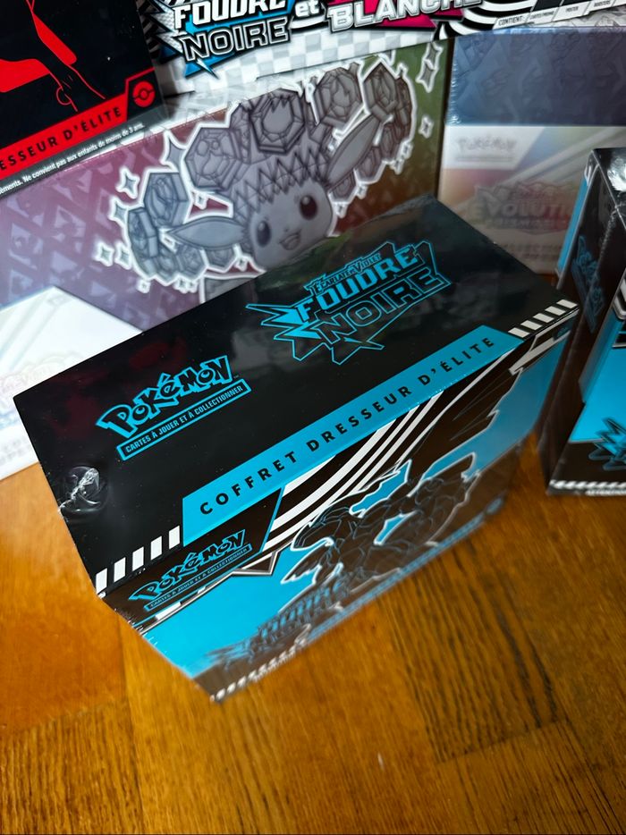Pokémon ETB foudre noire - photo numéro 2