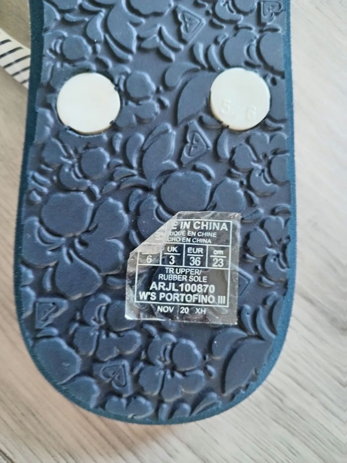 Tongs Roxy taille 36 - photo numéro 4