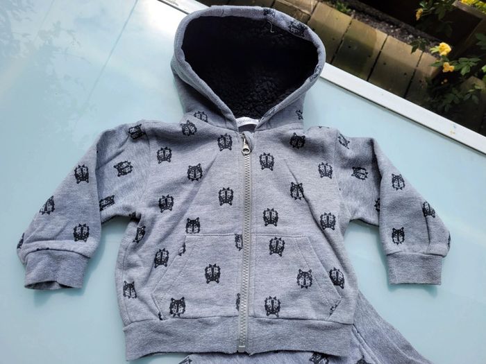 Joli Jogging 2 pièces Marése, 12/18 mois gris et noir (26) - photo numéro 2